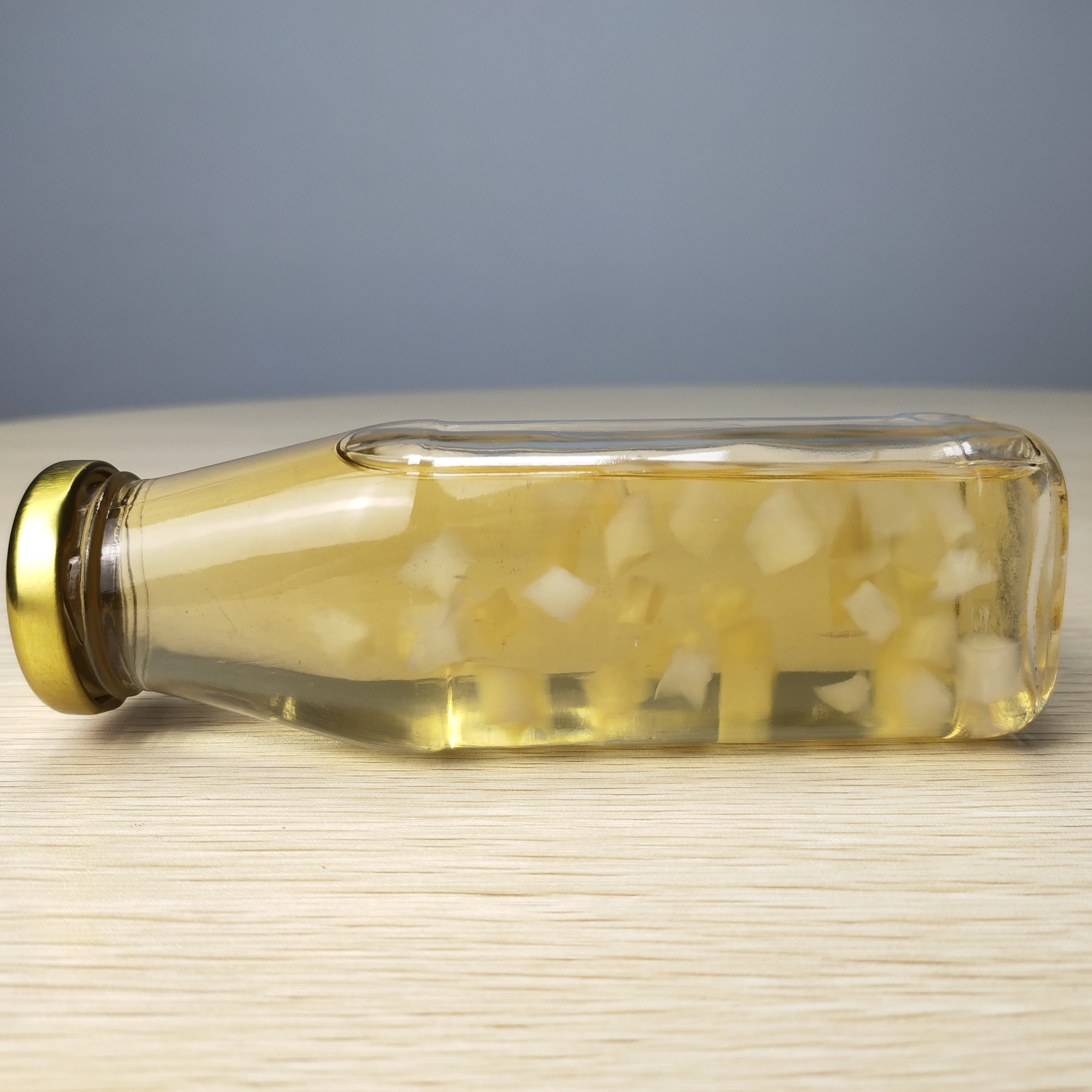 蜜桃乌龙果肉悬浮饮料